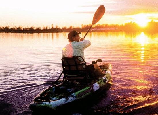 Wellen Park lakefront with outdoor dining and entertainment