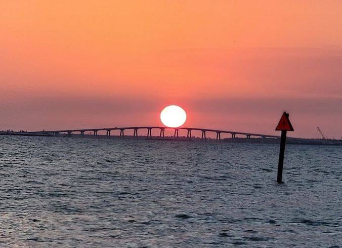Fort Myers waterfront evening dining and marina atmosphere
