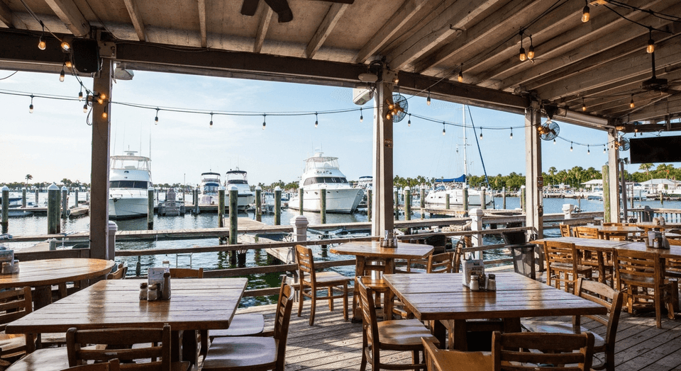 Pinchers seafood restaurant family-friendly atmosphere Naples Florida