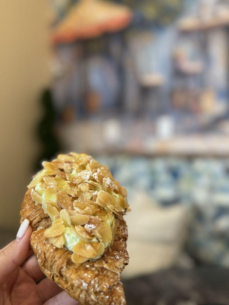 Carole's Place Cafè & French Bakery