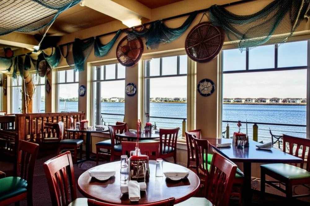 Captain Curt's Crab & Oyster Bar restaurant siesta key Florida